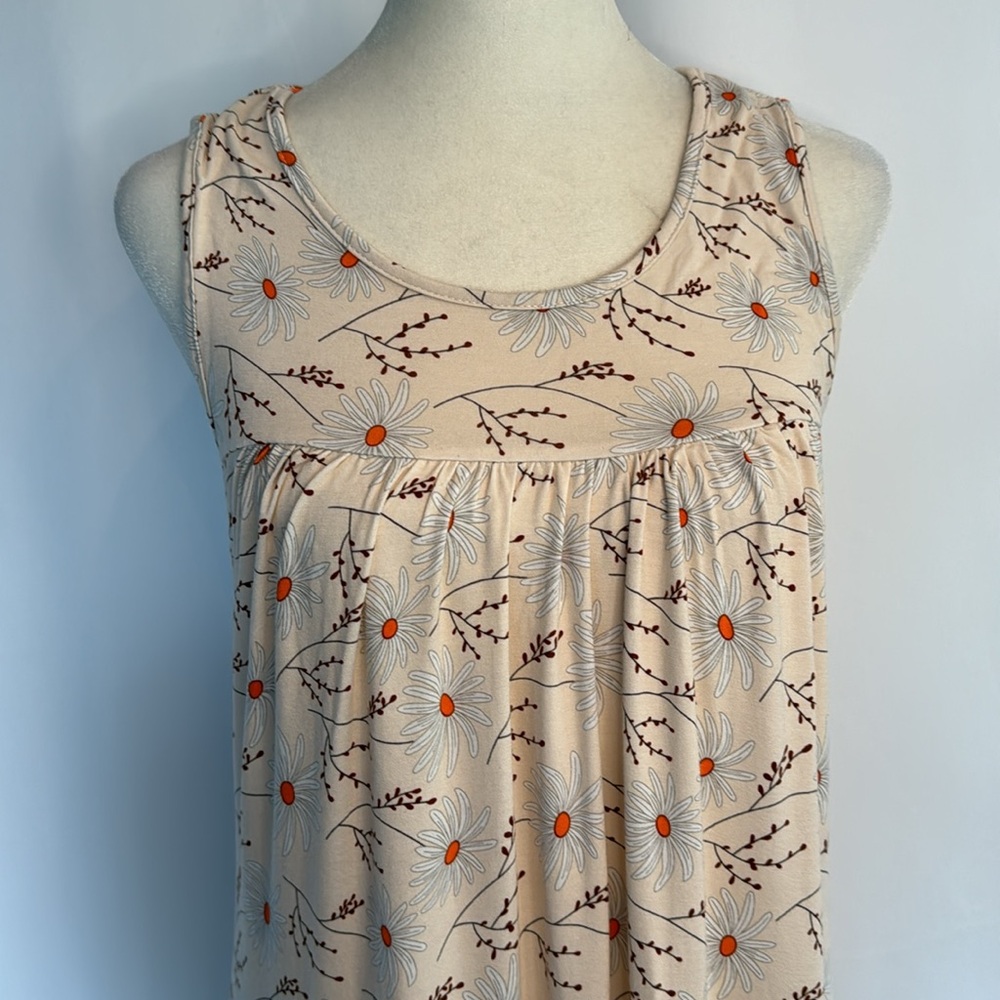 ❤️3/$30 Longyuan Daisy Tank - Picture 2 of 7